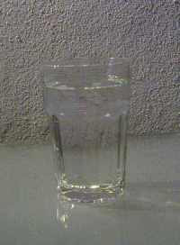 Wasserglas mit Gratiswasser